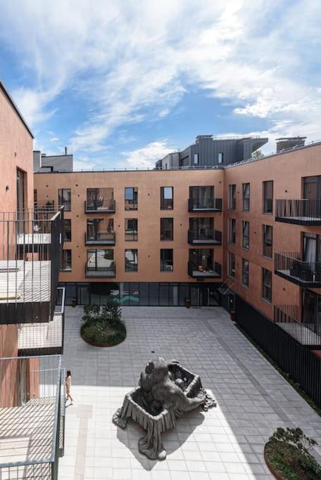 Cozy Japanese Oasis With Balcony, Gramophone, Netflix Lägenhet VNO Exteriör bild