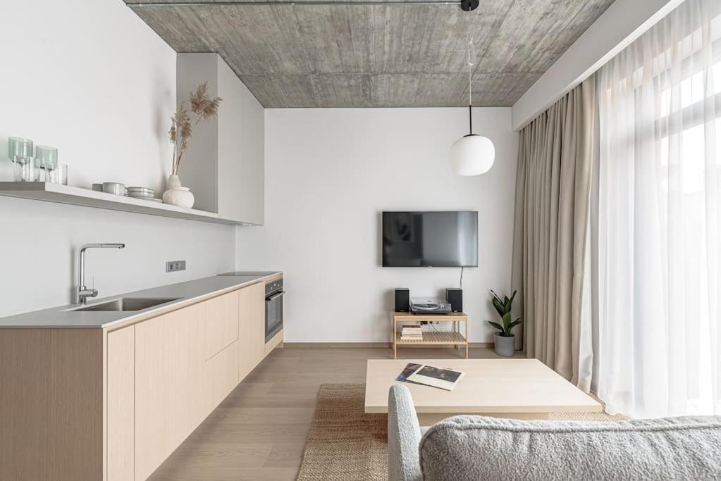 Cozy Japanese Oasis With Balcony, Gramophone, Netflix Lägenhet VNO Exteriör bild