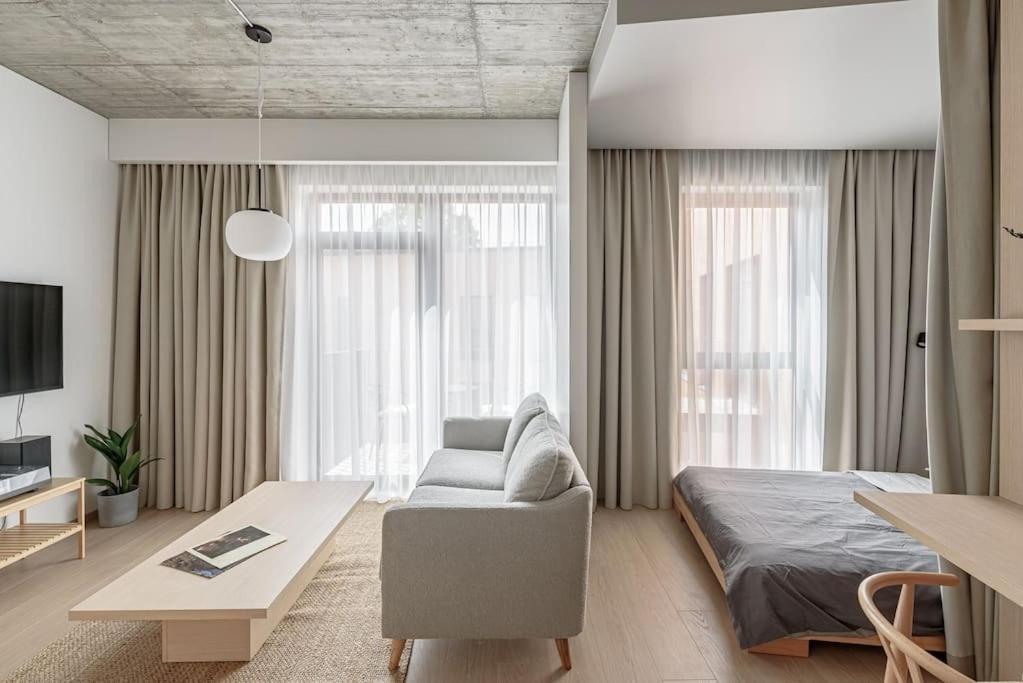 Cozy Japanese Oasis With Balcony, Gramophone, Netflix Lägenhet VNO Exteriör bild