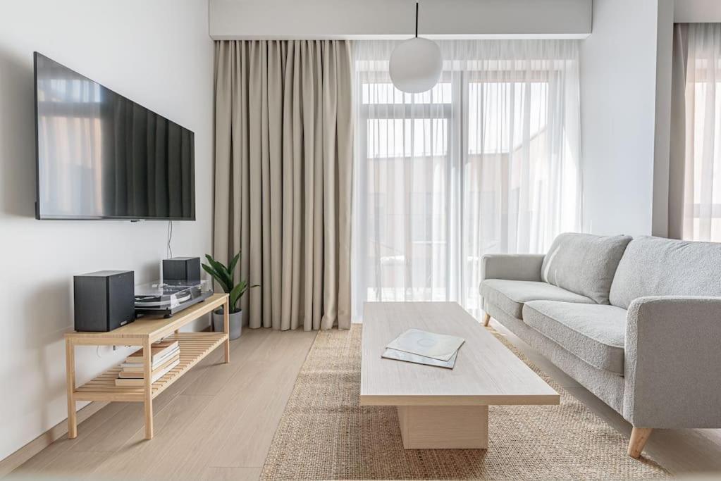 Cozy Japanese Oasis With Balcony, Gramophone, Netflix Lägenhet VNO Exteriör bild