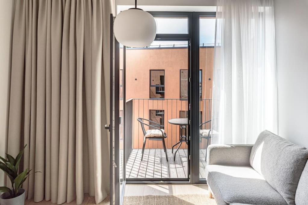 Cozy Japanese Oasis With Balcony, Gramophone, Netflix Lägenhet VNO Exteriör bild